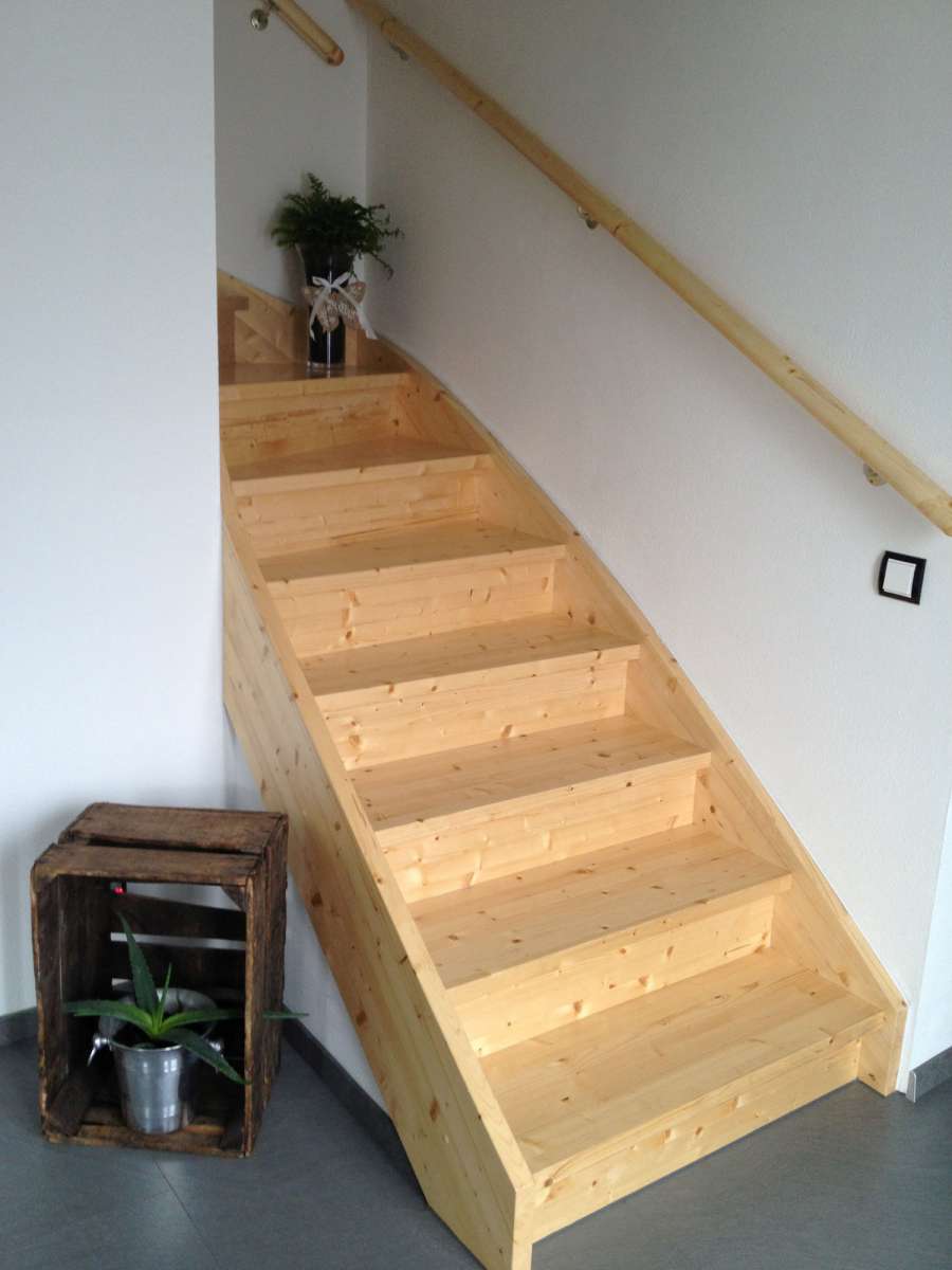 Treppe 90° links gewendelt Fichte | 90° links gewendelt